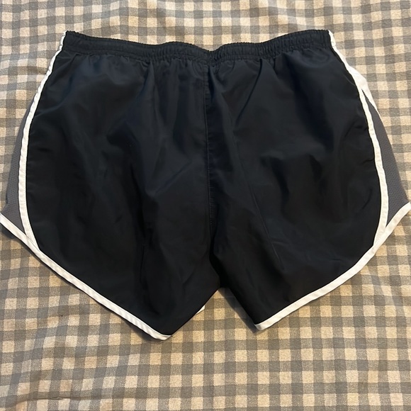 Nike running shorts - Picture 2 of 4